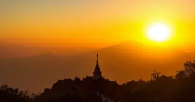 Top spots and angles for unobstructed sunrise photos at Wat Phra That Doi Suthep + camera settings and composition tips
