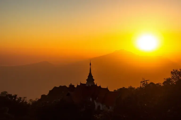 Top spots and angles for unobstructed sunrise photos at Wat Phra That Doi Suthep + camera settings and composition tips