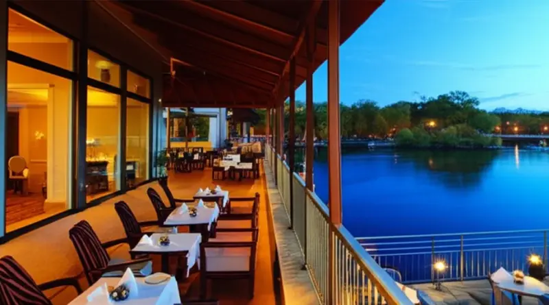 What to Expect: Rooms, Amenities, Dining, and Peaceful Riverfront Experiences