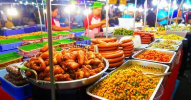Best Dishes to Try at Chang Phuak Gate Night Stalls — Must-Taste Khao Kha Moo, Sai Ua, Mango Sticky Rice and Vegetarian Options