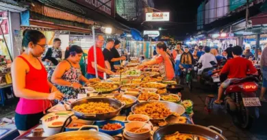 Late-Night Eats 2025: Best Places to Dine After 10 PM in Thailand (Bangkok, Chiang Mai & Beach Towns)