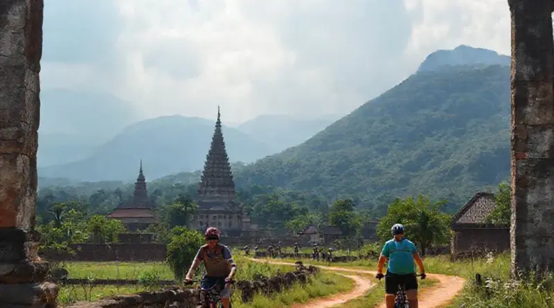 Top Sights and History Along the Trail: Ancient Ruins, Temples, and Photo Stops on the Wiang Kum Kam Cycling Loop