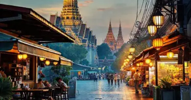 Breakfast Near Temples 2025: Best Early-Opening Cafés and Street Breakfasts Around Tha Phae Gate