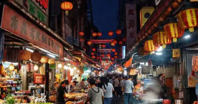 Chinatown Food at Warorot: Must-Try Dishes, Street-Stand Recommendations, Local Cafés, Dietary Options & Best Times for Food Crawls