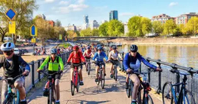 What to Expect from Free Bike Programs and Active Perks: Routes, Safety, and How to Plan Riverside Cycling Days
